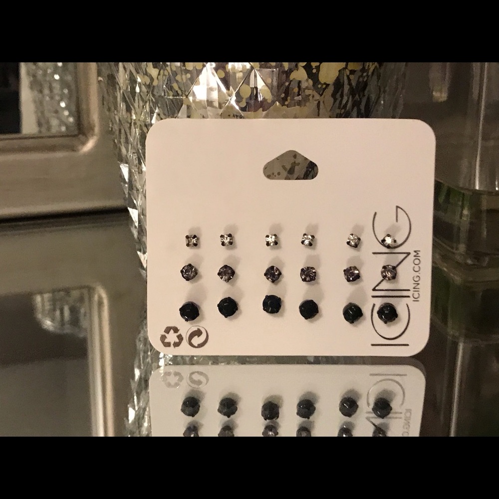 Icing stud earrings.